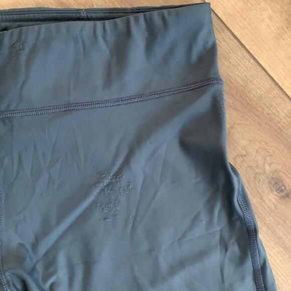 Under Armour Gray Cropped Workout Leggings - Picture 4 of 6